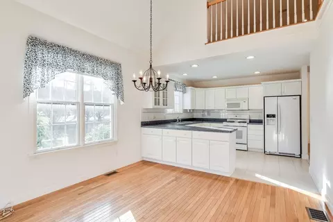 Kitchen - 4 Mayfair Ct, Mashpee, MA 02649 photo 4 of 5