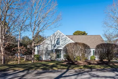 4 Mayfair Ct, Mashpee, MA 02649
