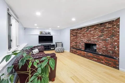 Living - 31 French St, Hingham, MA 02043 photo 5 of 5