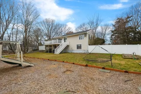 Exterior - 31 French St, Hingham, MA 02043 photo 3 of 4