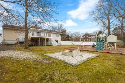 Exterior - 31 French St, Hingham, MA 02043 photo 2 of 4