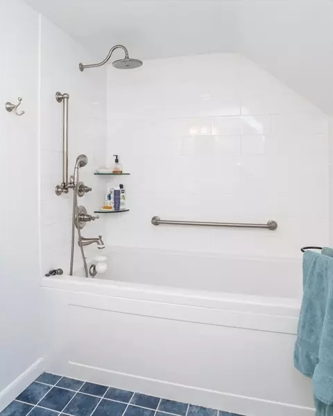 Bath - 63 Cherry Ln, Amherst, MA 01002 photo 4 of 4