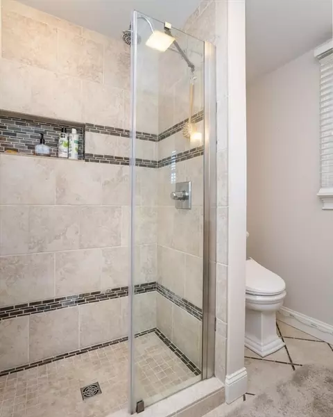 Bath - 63 Cherry Ln, Amherst, MA 01002 photo 2 of 4