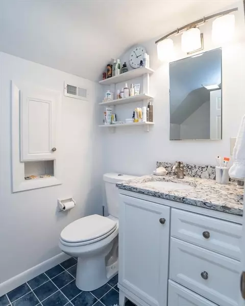 Bath - 63 Cherry Ln, Amherst, MA 01002 photo 3 of 4