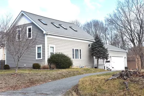 112 Gardners Neck Rd, Swansea, MA 02777