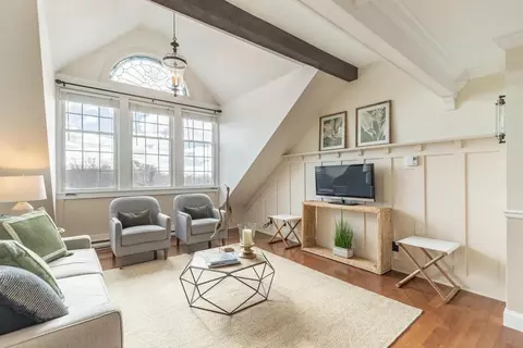 Living - 8 Summer St #415, Gloucester, MA 01930 photo 3 of 7