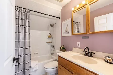 Bath - 8 Summer St #415, Gloucester, MA 01930 photo 1 of 1