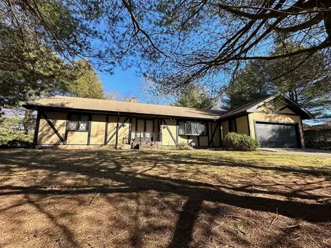 10 Country Club Blvd, Dartmouth, MA 02747