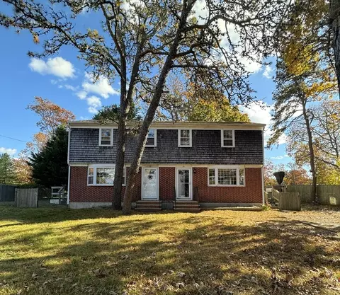 24-26 Crestwood Ln, Dennis, MA 02639