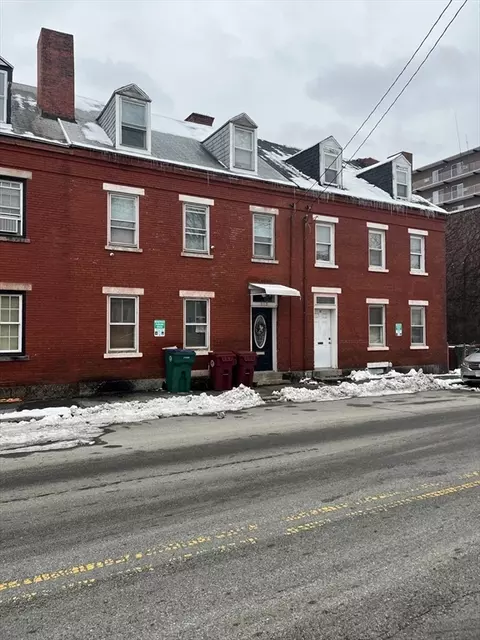 119 Cabot St, Lowell, MA 01854