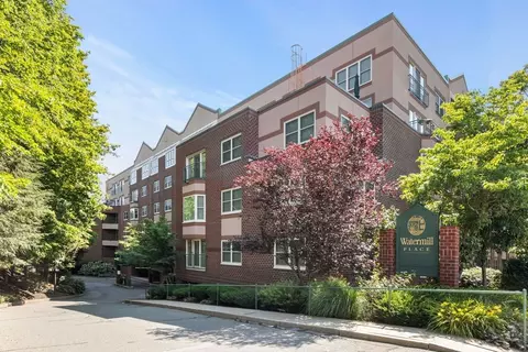 1 Watermill Pl #119, Arlington, MA 02476