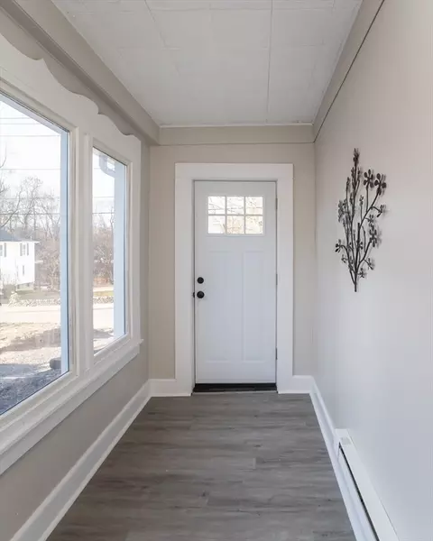 Entry Way - 20 Pendleton Ave, Chicopee, MA 01020 photo 1 of 1