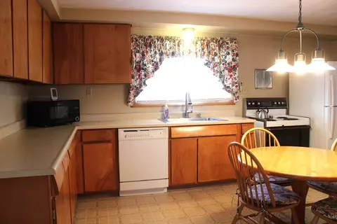 Kitchen - 24 Metzger Pl, Springfield, MA 01104 photo 1 of 3