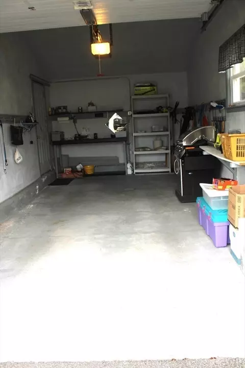 Exterior - 24 Metzger Pl, Springfield, MA 01104 photo 12 of 15