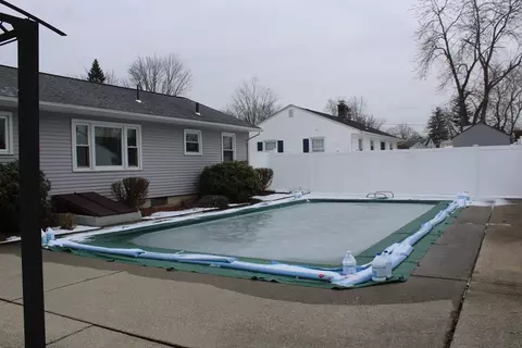 Exterior - 24 Metzger Pl, Springfield, MA 01104 photo 5 of 15