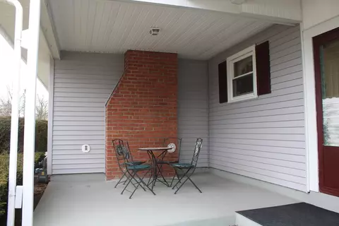 Exterior - 24 Metzger Pl, Springfield, MA 01104 photo 2 of 15
