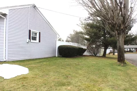 Exterior - 24 Metzger Pl, Springfield, MA 01104 photo 14 of 15