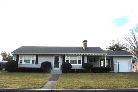 24 Metzger Pl, Springfield, MA 01104