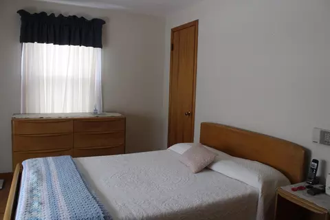 Bedroom - 24 Metzger Pl, Springfield, MA 01104 photo 2 of 4