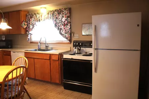 Kitchen - 24 Metzger Pl, Springfield, MA 01104 photo 3 of 3