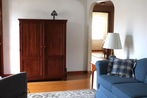 Living - 24 Metzger Pl, Springfield, MA 01104 photo 1 of 3