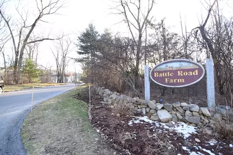 26 Indian Camp Ln #C, Lincoln, MA 01773