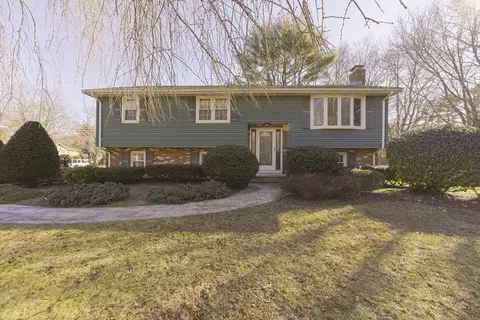 9 Armstrong Dr, North Attleboro, MA 02760