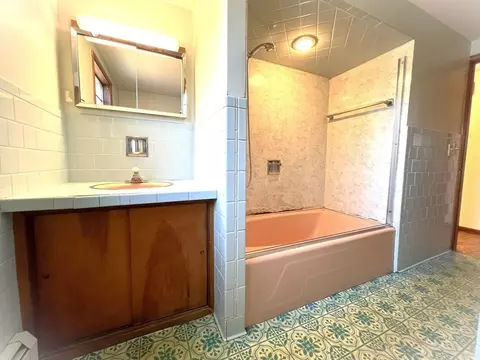 Bath - 26 Normandy Ave, Webster, MA 01570 photo 3 of 4