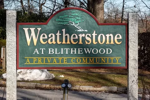 201 Weatherstone Dr #201, Worcester, MA 01604