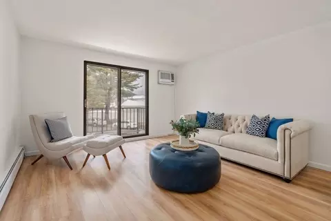 Living - 147 Sylvan St UNIT 4B, Danvers, MA 01923 photo 2 of 4