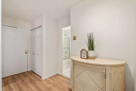 Entry Way - 147 Sylvan St UNIT 4B, Danvers, MA 01923 photo 2 of 3