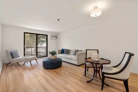 Living - 147 Sylvan St UNIT 4B, Danvers, MA 01923 photo 3 of 4