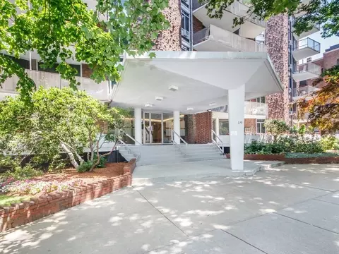 19 Winchester St #502, Brookline, MA 02446