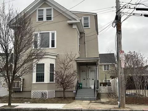 6 Hadley Pl #3, Medford, MA 02155