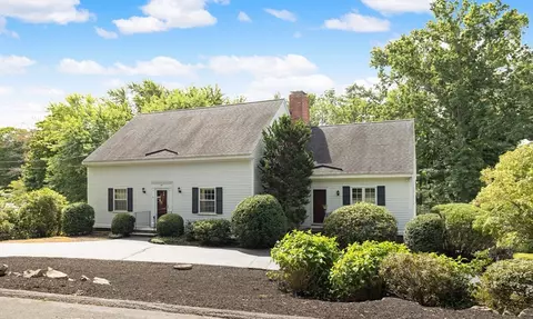 40 Garrison Rd, Hingham, MA 02043