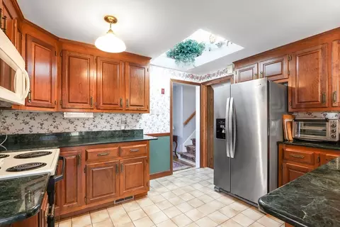 Kitchen - 152 Valley Rd, Needham, MA 02492 photo 3 of 3