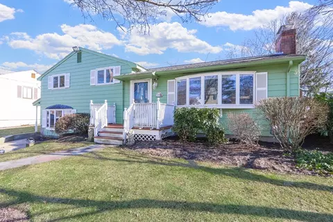 Exterior - 152 Valley Rd, Needham, MA 02492 photo 2 of 5