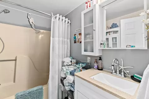 Bath - 25 Circuit Ave, Wareham, MA 02571 photo 1 of 1