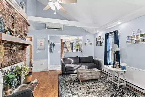 Living - 25 Circuit Ave, Wareham, MA 02571 photo 4 of 8