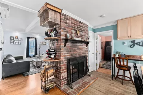 Living - 25 Circuit Ave, Wareham, MA 02571 photo 8 of 8