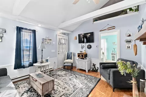 Living - 25 Circuit Ave, Wareham, MA 02571 photo 3 of 8