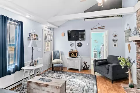 Living - 25 Circuit Ave, Wareham, MA 02571 photo 1 of 8