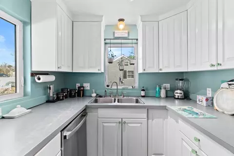 Kitchen - 25 Circuit Ave, Wareham, MA 02571 photo 2 of 2