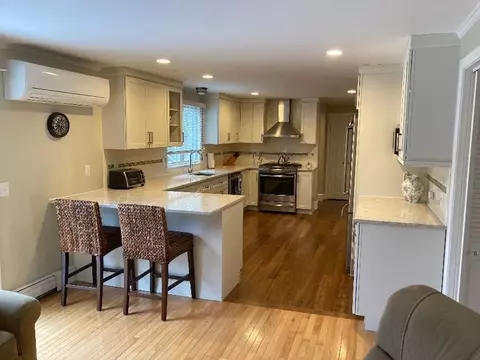 Living - 316 Captain Lijahs Rd, Barnstable, MA 02632 photo 2 of 6