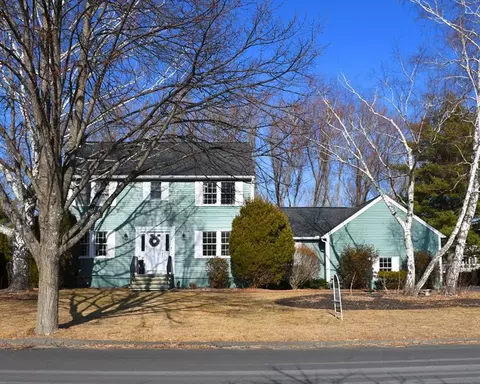 10 Pheasant Run Dr, Newburyport, MA 01950
