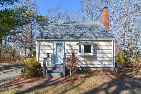 827 Santuit Newtown Rd, Barnstable, MA 02648