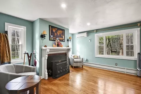 Living - 512 Mower St, Worcester, MA 01602 photo 1 of 4