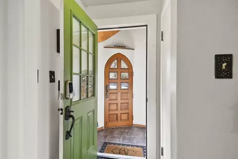 Entry Way - 512 Mower St, Worcester, MA 01602 photo 1 of 1