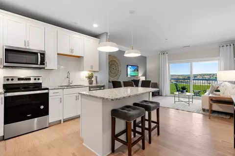 6 Peters Farm Way #202, Westborough, MA 01581
