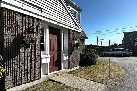 Exterior - 70 North St #E, Hyannis, MA 02601 photo 2 of 4